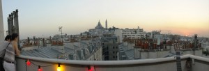 Terrasse avec vue sur les toits de Paris